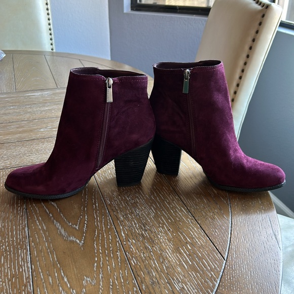 Vince Camuto Hayzee Boots - Picture 5 of 6